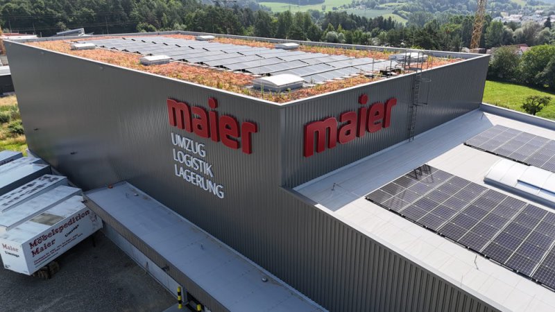 Luftaufnahme der Containerhalle