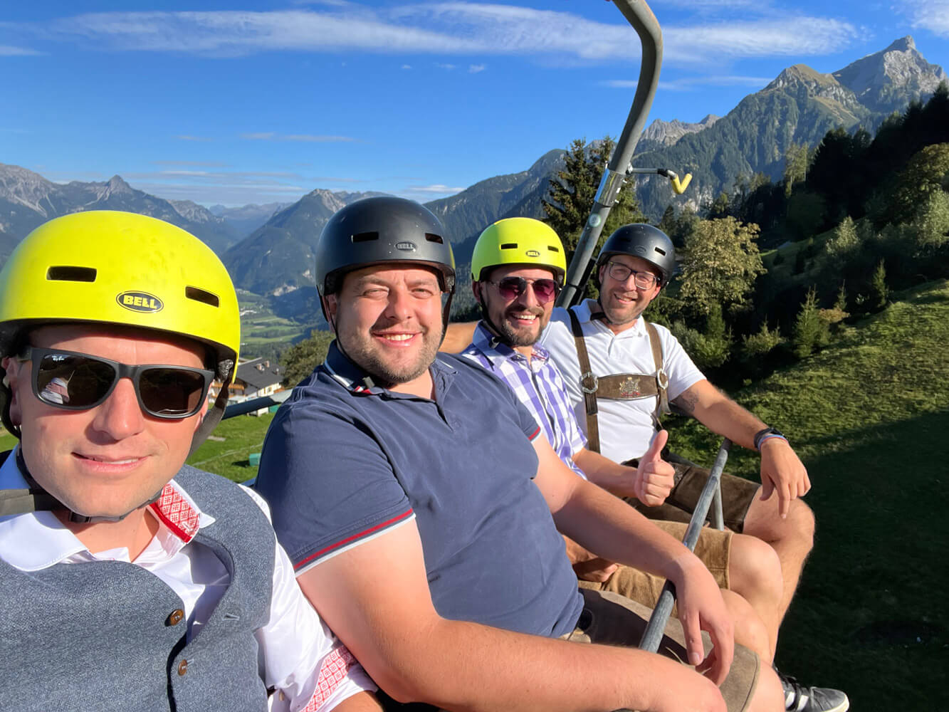 Team in den Bergen